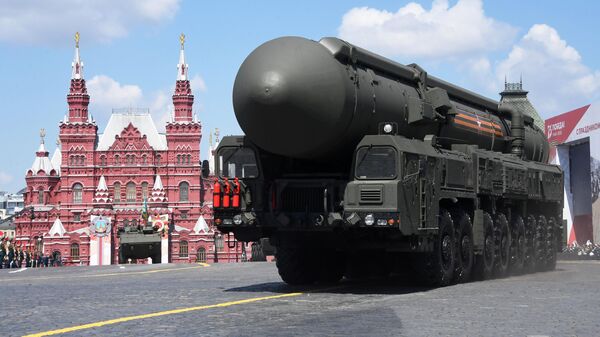 Автономная пусковая установка ПГРК Ярс во время военного парада в ознаменование 75-летия Победы в Великой Отечественной войне 1941-1945 годов на Красной площади в Москве Автономная пусковая установка ПГРК Ярс во время военного парада в ознаменование 75-летия Победы в Великой Отечественной войне 1941-1945 годов на Красной площади в Москве