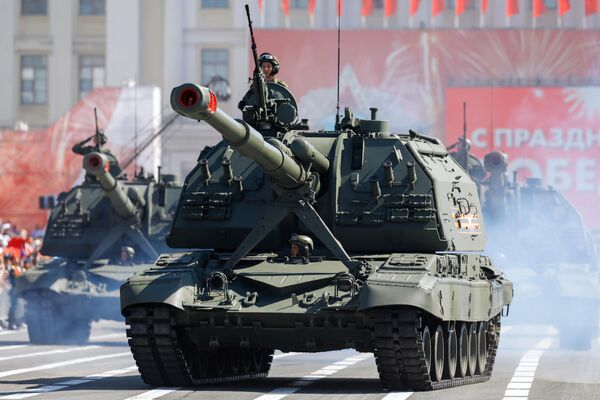Самоходная артиллерийская установка (САУ) Коалиция-СВ во время военного парада в ознаменование 75-летия Победы в Великой Отечественной войне 1941-1945 годов в Санкт-Петербурге Самоходная артиллерийская установка (САУ) Коалиция-СВ во время военного парада в ознаменование 75-летия Победы в Великой Отечественной войне 1941-1945 годов в Санкт-Петербурге