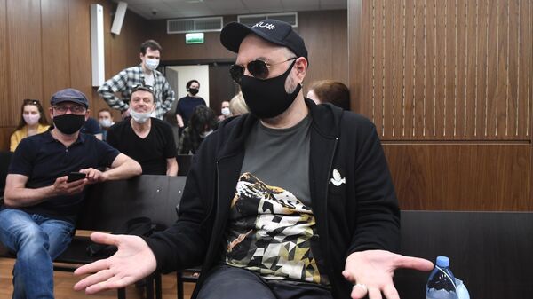Режиссер Кирилл Серебренников перед заседанием по делу Седьмой студии в Мещанском суде Москвы Режиссер Кирилл Серебренников перед заседанием по делу Седьмой студии в Мещанском суде Москвы