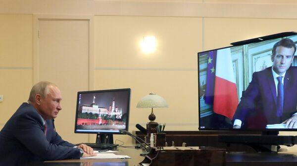 Президент РФ Владимир Путин во время встречи в режиме видеоконференции с президентом Франции Эммануэлем Макроном Президент РФ Владимир Путин во время встречи в режиме видеоконференции с президентом Франции Эммануэлем Макроном