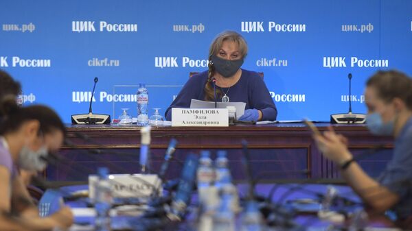 Председатель Центральной избирательной комиссии РФ Элла Памфилова (в центре) на заседании ЦИИК РФ Председатель Центральной избирательной комиссии РФ Элла Памфилова (в центре) на заседании ЦИИК РФ