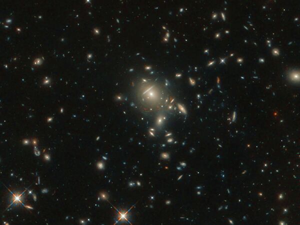 Галактики PLCK G045.1 + 61.1 сфотографированная телескопом Хаббл Галактики PLCK G045.1 + 61.1 сфотографированная телескопом Хаббл