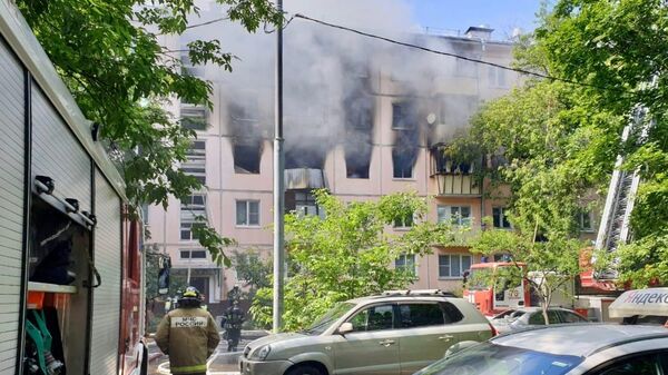 На месте пожара на улице Проходчиков в Москве На месте пожара на улице Проходчиков в Москве