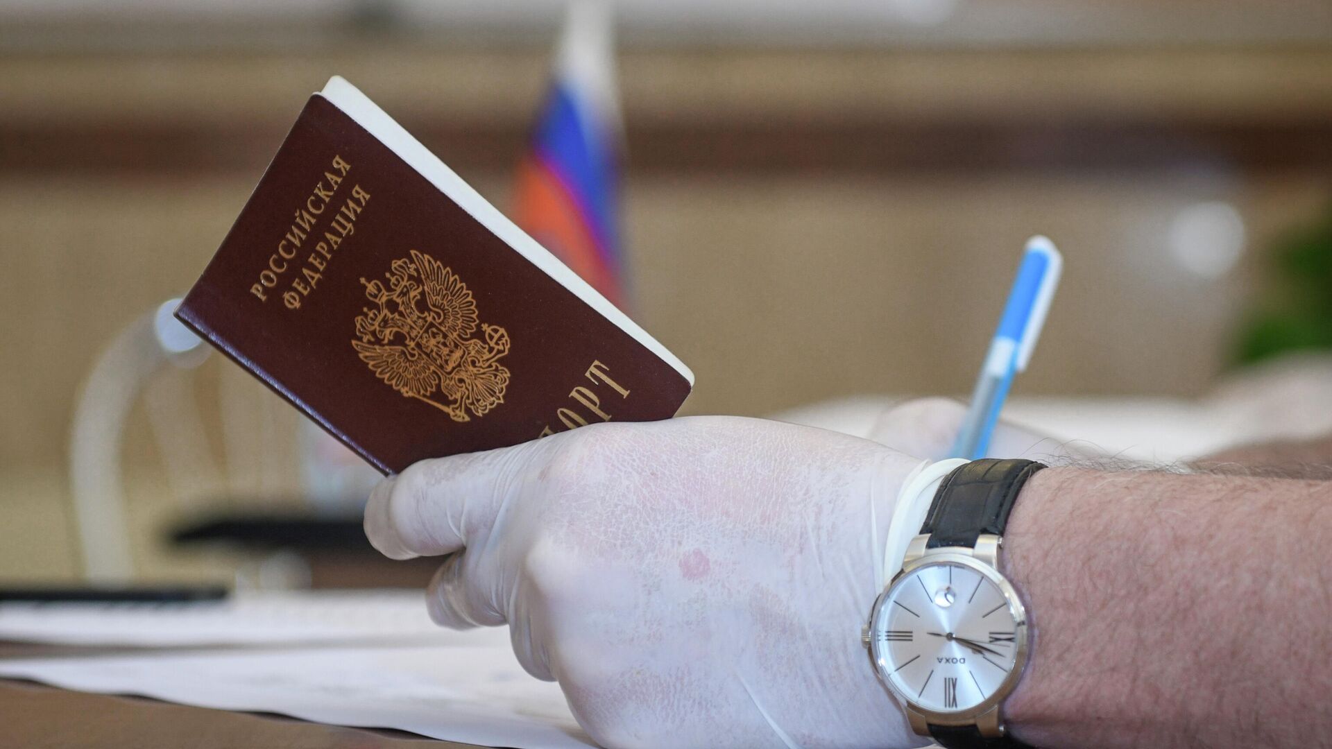 Путин внес в Госдуму проект о запрете второго гражданства для госслужащих