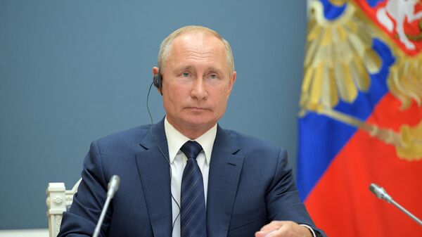 Путин поблагодарил организаторов голосования за работу