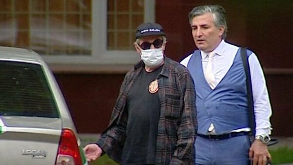 Адвокат Эльман Пашаев (справа) и актер Михаил Ефремов, обвиняемый в смертельном ДТП на Смоленской площади Адвокат Эльман Пашаев (справа) и актер Михаил Ефремов, обвиняемый в смертельном ДТП на Смоленской площади