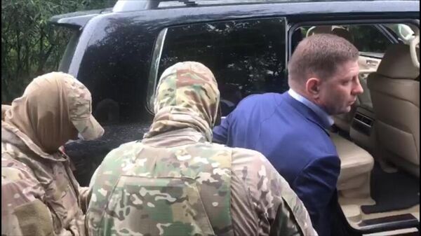 Сотрудники ФСБ России проводят задержание губернатора Хабаровского края Сергея Фургала Сотрудники ФСБ России проводят задержание губернатора Хабаровского края Сергея Фургала