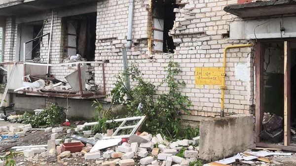 На месте взрыва газовоздушной смеси в жилом доме в поселке Кикнур Кировской области На месте взрыва газовоздушной смеси в жилом доме в поселке Кикнур Кировской области