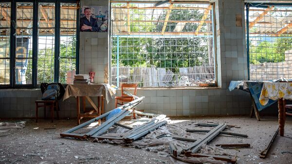 Повреждения в жилом доме, пострадавшем в результате обстрела на азербайджано-армянской границе в селе Агдам Товузского района Азербайджана Повреждения в жилом доме, пострадавшем в результате обстрела на азербайджано-армянской границе в селе Агдам Товузского района Азербайджана