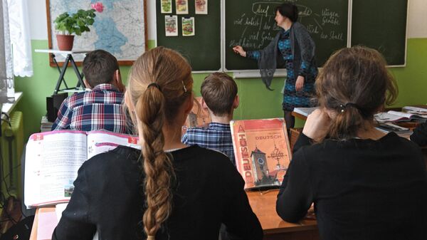 Каклюгина: школьники Подмосковья не будут сидеть по одному за партами