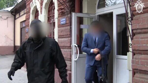 Задержание сотрудниками СК РФ и УФСБ вице-мэра Томска по безопасности и общим вопросам Евгения Сурикова по подозрению в получении крупной взятки Задержание сотрудниками СК РФ и УФСБ вице-мэра Томска по безопасности и общим вопросам Евгения Сурикова по подозрению в получении крупной взятки