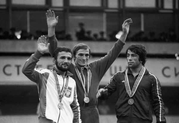 Владислав Стецык, Анатолий Белоглазов и Нермедин Селимов (слева направо), 1980 год Владислав Стецык, Анатолий Белоглазов и Нермедин Селимов (слева направо), 1980 год