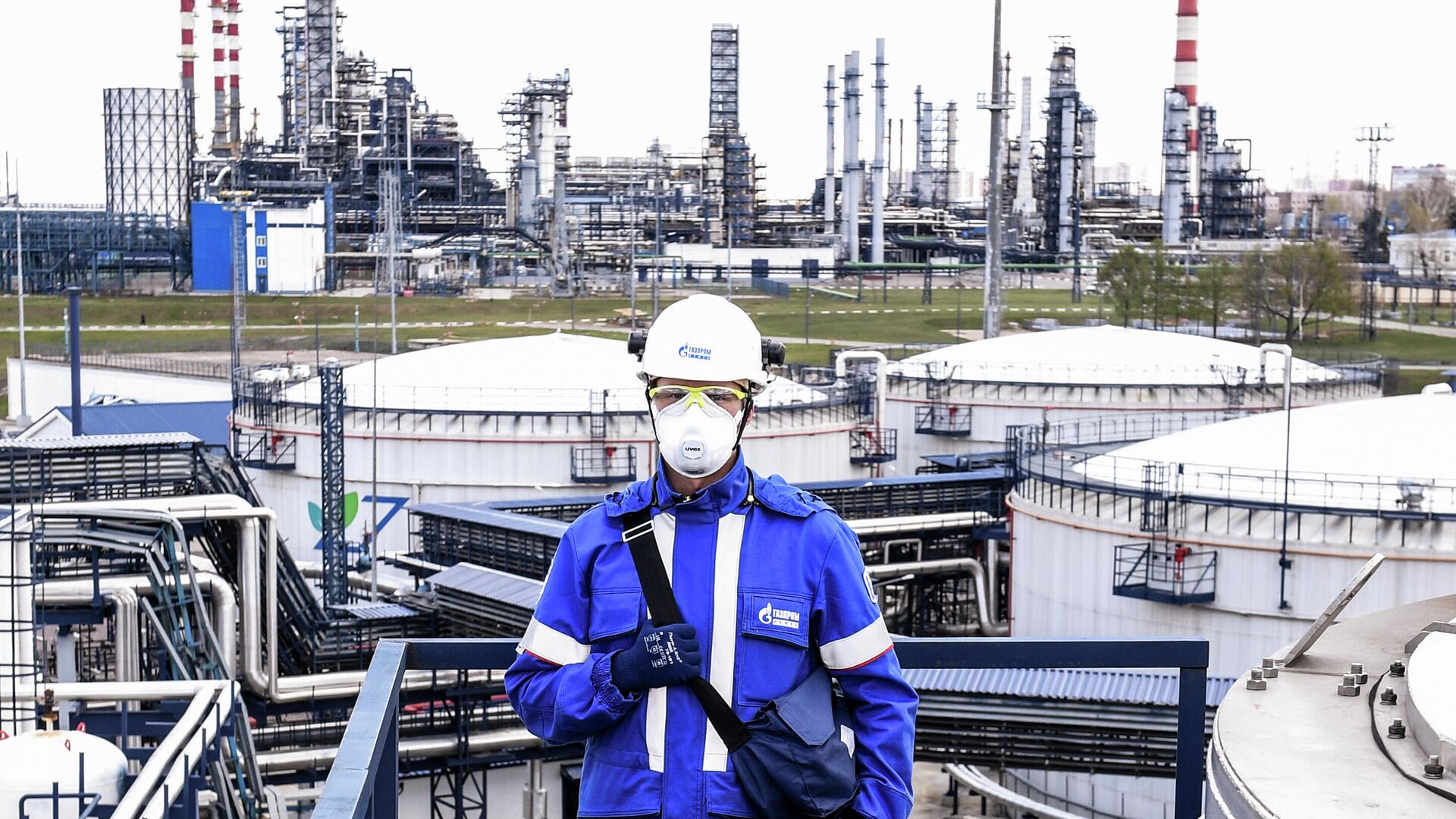 Оператор комплекса переработки нефти Евро+ Московского нефтеперерабатывающего завода Оператор комплекса переработки нефти Евро+ Московского нефтеперерабатывающего завода - РИА Новости, 1920, 20.10.2020