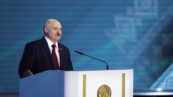 Президент Белоруссии Александр Лукашенко выступает с посланием белорусскому народу и Национальному Собранию Президент Белоруссии Александр Лукашенко выступает с посланием белорусскому народу и Национальному Собранию