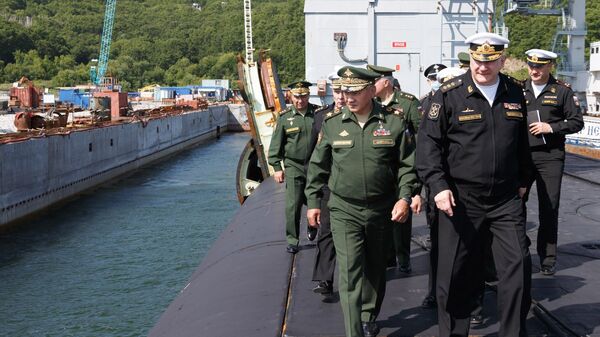 Министр обороны РФ Сергей Шойгу во время проверки хода строительства объектов инфраструктуры под новые подводные лодки Тихоокеанского флота РФ проектов Ясень-М и Борей-А в Вилючинске Министр обороны РФ Сергей Шойгу во время проверки хода строительства объектов инфраструктуры под новые подводные лодки Тихоокеанского флота РФ проектов Ясень-М и Борей-А в Вилючинске