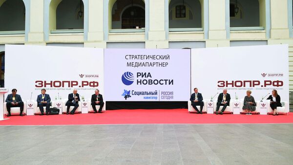 Участники пленарной сессии Опыт Москвы по борьбе с COVID-19: быстрое строительство и перепрофилирование больниц в условиях пандемии Участники пленарной сессии Опыт Москвы по борьбе с COVID-19: быстрое строительство и перепрофилирование больниц в условиях пандемии