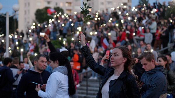 Участники акции протеста у станции метро Пушкинская в Минске Участники акции протеста у станции метро Пушкинская в Минске