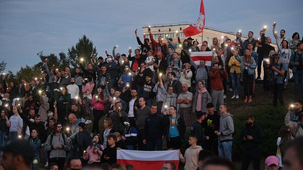 Участники акции протеста у станции метро Пушкинская в Минске Участники акции протеста у станции метро Пушкинская в Минске