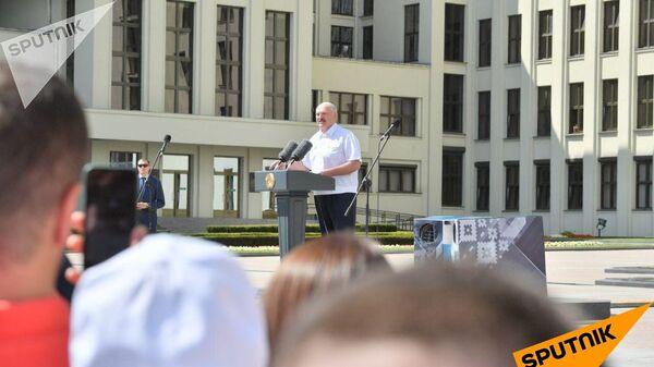 Александр Лукашенко на митинге в свою поддержку в Минске Александр Лукашенко на митинге в свою поддержку в Минске