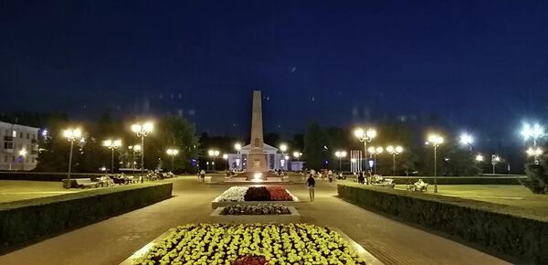 Площадь Свободы в Тольятти ночью Площадь Свободы в Тольятти ночью