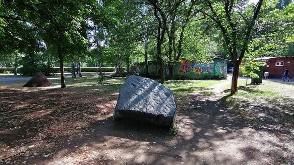 Камни как декоративный элемент в Фанни парке (Детский парк) в Тольятти Камни как декоративный элемент в Фанни парке (Детский парк) в Тольятти