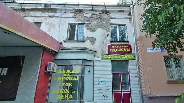 Разбитые витрины магазинов на улице Карла Маркса в Тольятти Разбитые витрины магазинов на улице Карла Маркса в Тольятти