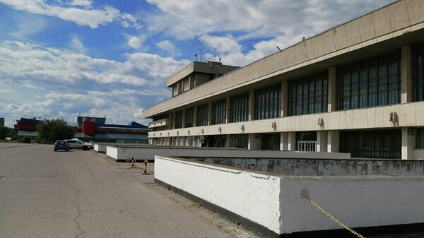 Стилобат Дворца культуры и техники в Тольятти Стилобат Дворца культуры и техники в Тольятти