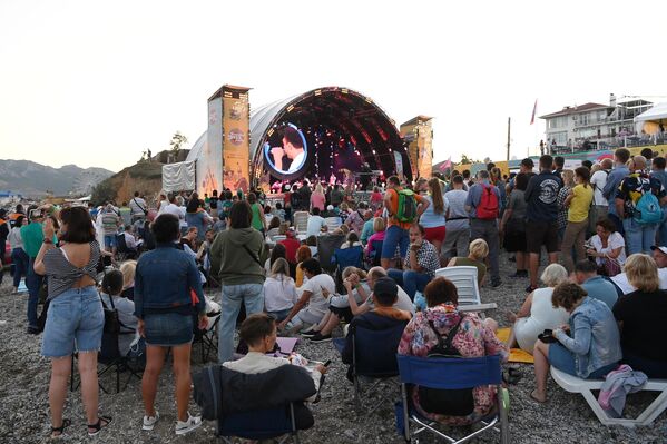 Зрители на открытии Международного джазового фестиваля Koktebel Jazz Party - 2020 в Крыму Зрители на открытии Международного джазового фестиваля Koktebel Jazz Party - 2020 в Крыму
