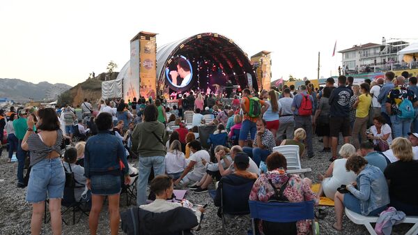 Зрители на открытии Международного джазового фестиваля Koktebel Jazz Party - 2020 в Крыму Зрители на открытии Международного джазового фестиваля Koktebel Jazz Party - 2020 в Крыму