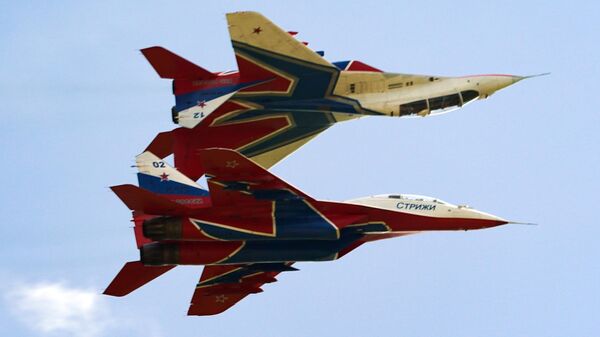 Истребители МиГ-29 пилотажной группы Стрижи выполняют демонстрационный полет в рамках Международного форума Армия-2020 на аэродроме Кубинка в Подмосковье Истребители МиГ-29 пилотажной группы Стрижи выполняют демонстрационный полет в рамках Международного форума Армия-2020 на аэродроме Кубинка в Подмосковье