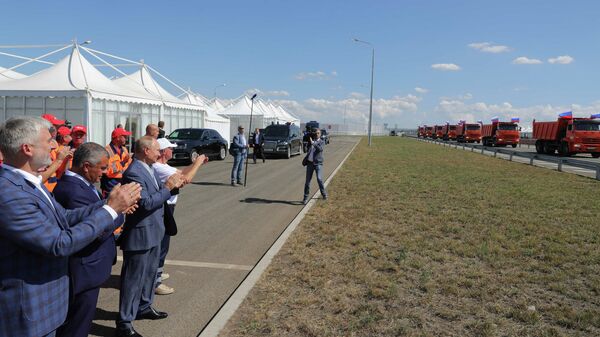 Президент РФ В. Путин открыл движение по трассе Таврида в Крыму Президент РФ В. Путин открыл движение по трассе Таврида в Крыму