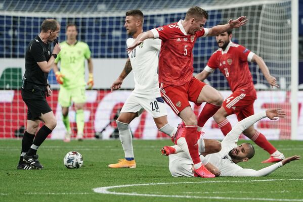 Игровой момент матча сборных России и Сербии в рамках Лиги наций УЕФА Игровой момент матча сборных России и Сербии в рамках Лиги наций УЕФА