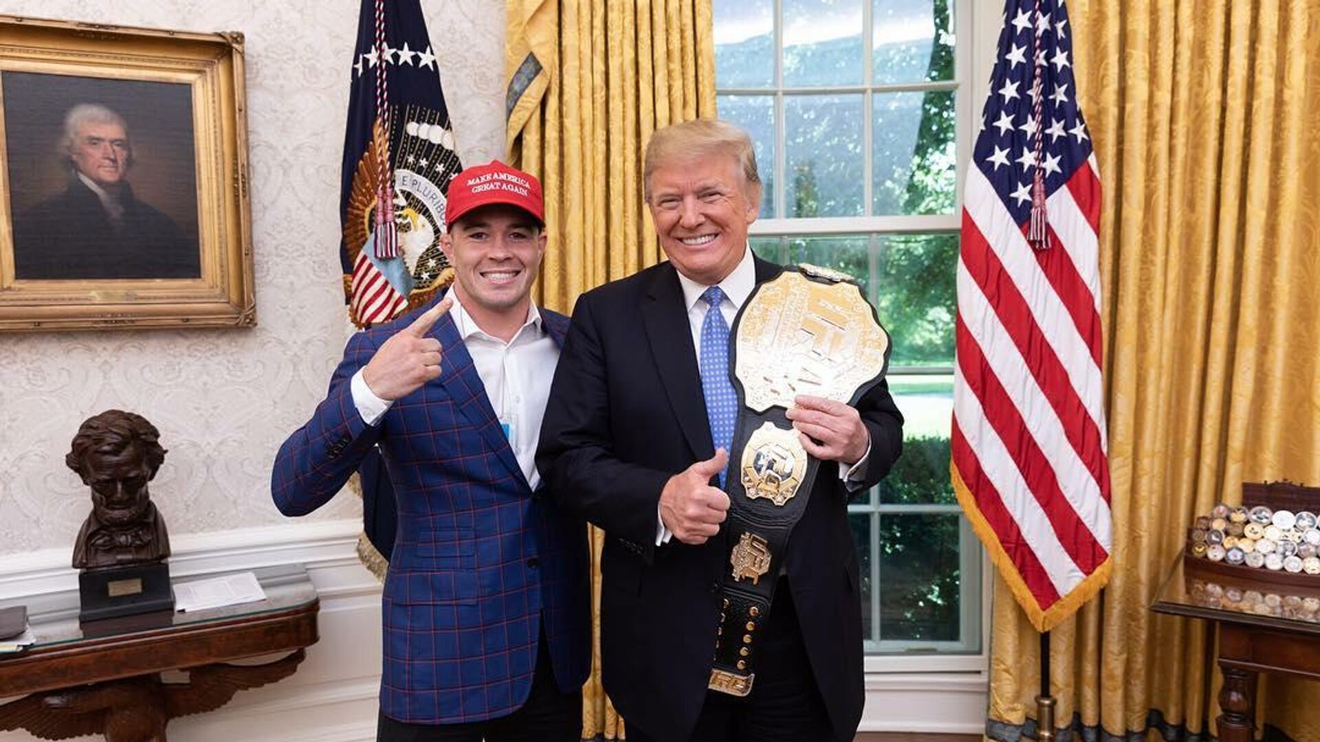 Боец MMA Колби Ковингтон (слева) и президент США Дональд Трамп Боец MMA Колби Ковингтон (слева) и президент США Дональд Трамп - РИА Новости, 1920, 20.09.2020