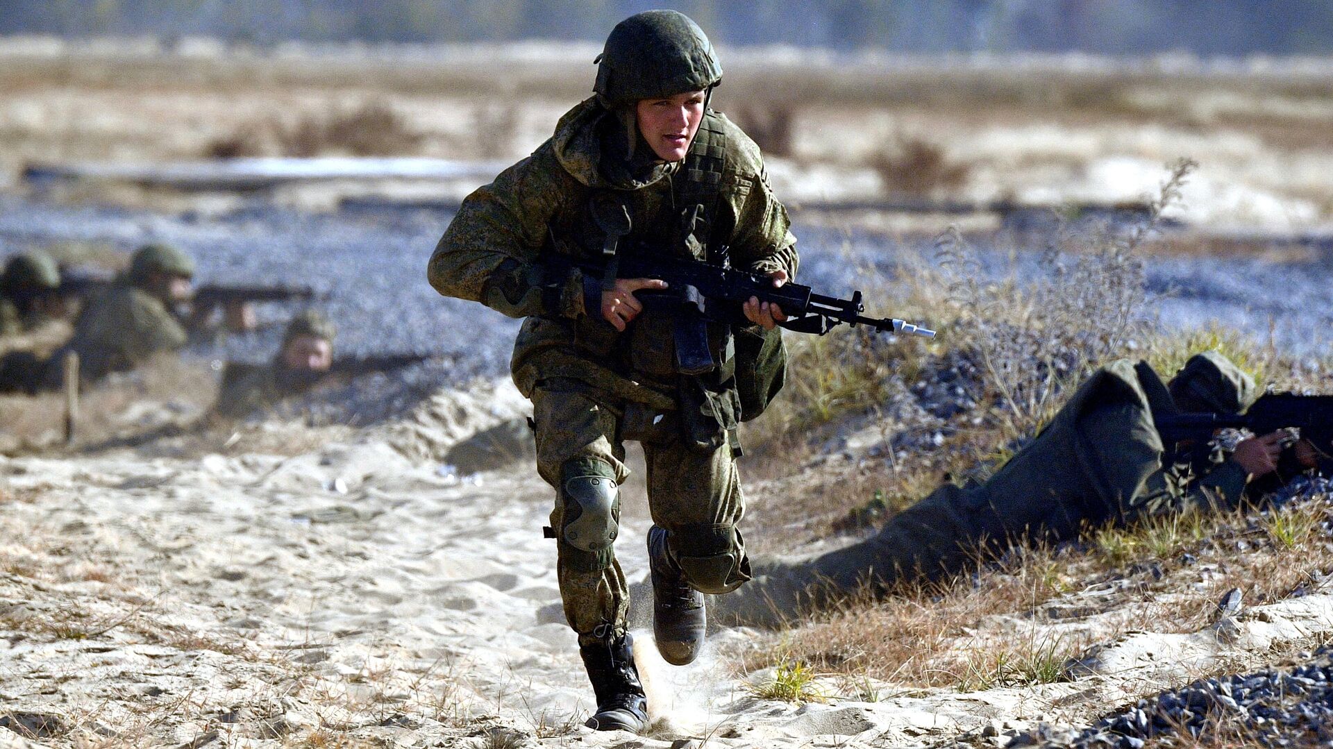 Военнослужащий во время учений Славянское братство - 2020 Военнослужащий во время учений Славянское братство - 2020 - РИА Новости, 1920, 18.01.2021