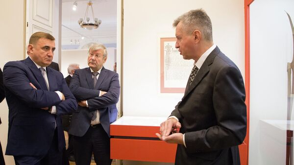 Губернатор Тульской области Алексей Дюмин и руководитель Федерального архивного агентства Андрей Артизов Губернатор Тульской области Алексей Дюмин и руководитель Федерального архивного агентства Андрей Артизов