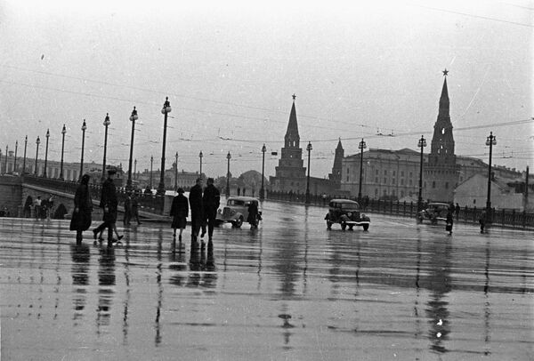 Вид на Московский Кремль со стороны Большого Каменного моста. Москва, 1937 год Вид на Московский Кремль со стороны Большого Каменного моста. Москва, 1937 год