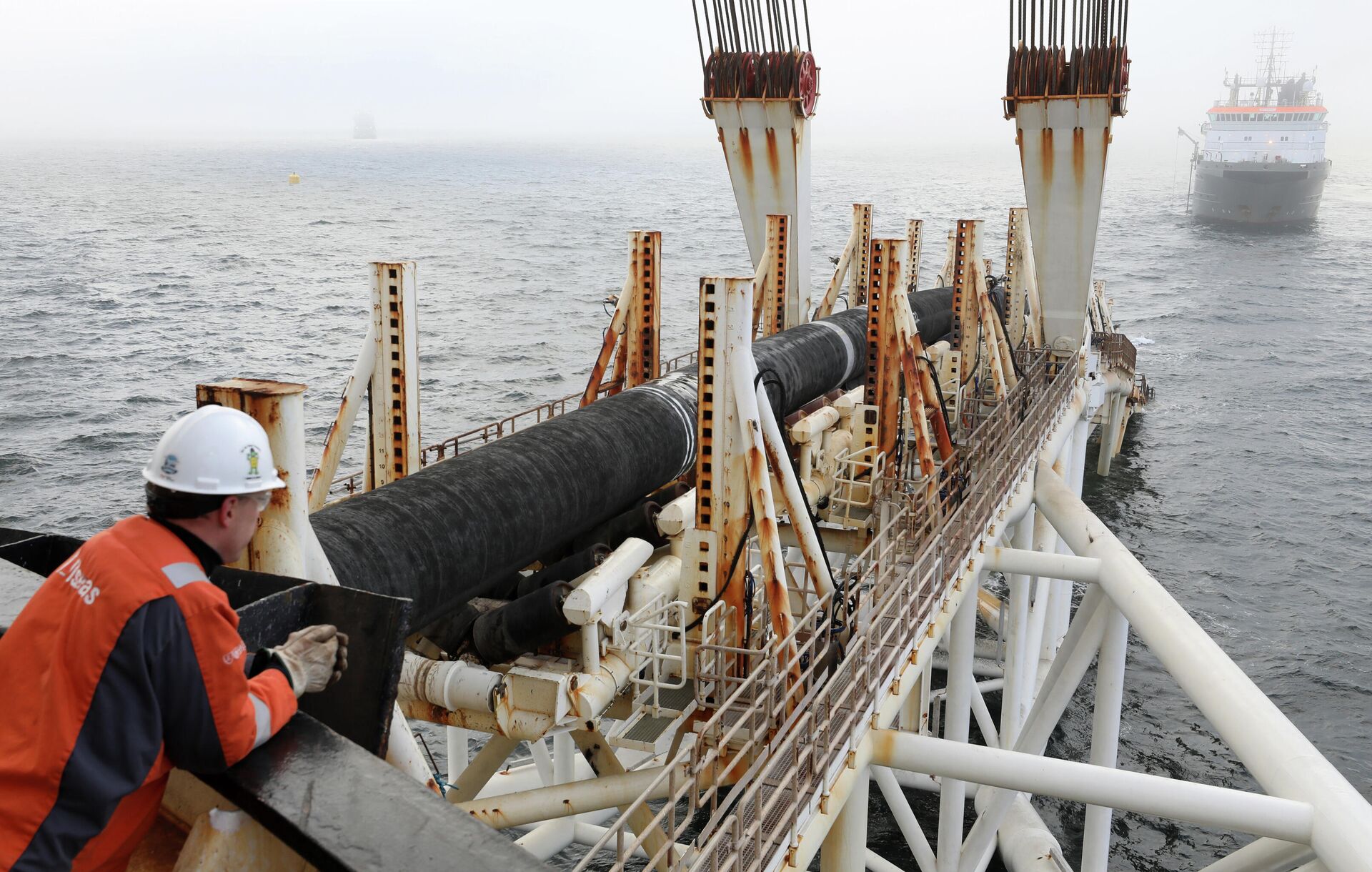 Cотрудник компании Allseas на судне Audacia во время прокладки газопровода Nord Stream 2 Cотрудник компании Allseas на судне Audacia во время прокладки газопровода Nord Stream 2 - РИА Новости, 1920, 25.09.2020