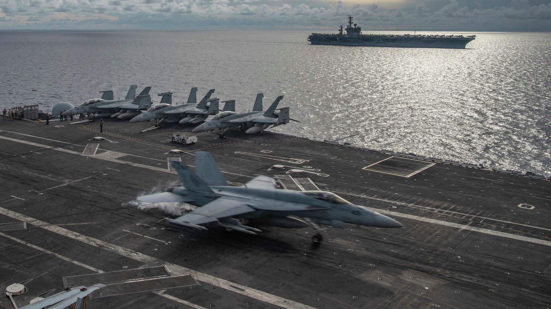 Корабли ВМС США USS Ronald Reagan (CVN 76) и USS Nimitz (CVN 68) в Южно-Китайском море. 6 июля 2020 года Корабли ВМС США USS Ronald Reagan (CVN 76) и USS Nimitz (CVN 68) в Южно-Китайском море. 6 июля 2020 года - РИА Новости, 1920, 19.10.2020