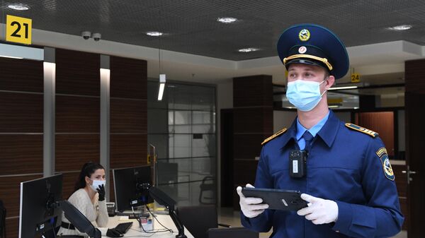 Рейд по проверке соблюдения перчаточно-масочного режима в отделении Райффайзенбанка в Москве Рейд по проверке соблюдения перчаточно-масочного режима в отделении Райффайзенбанка в Москве