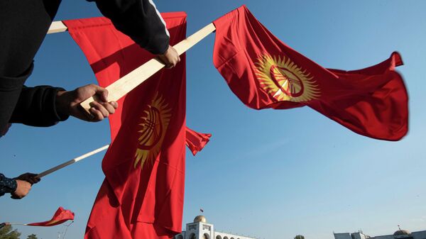 Участники акции протеста в Бишкеке Участники акции протеста в Бишкеке
