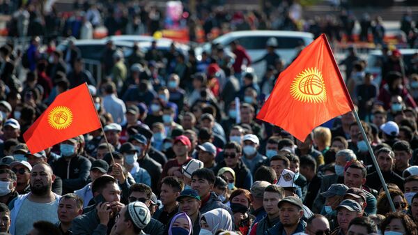 Участники акции протеста в Бишкеке Участники акции протеста в Бишкеке