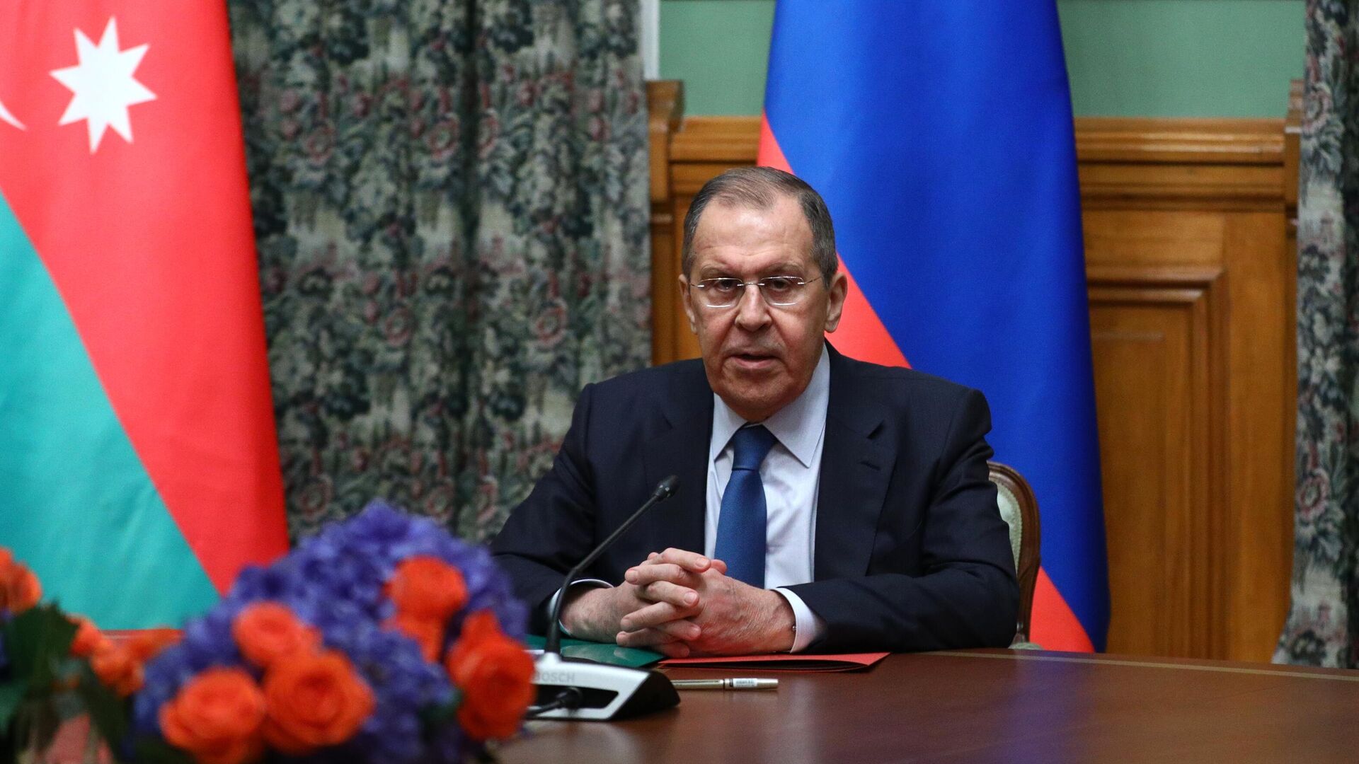 Министр иностранных дел РФ Сергей Лавров на трехсторонних переговорах в Доме приемов МИД России Министр иностранных дел РФ Сергей Лавров на трехсторонних переговорах в Доме приемов МИД России - РИА Новости, 1920, 12.10.2020