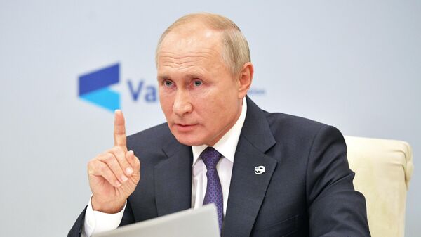 Путин призвал не закрывать культурные учреждения из-за COVID-19