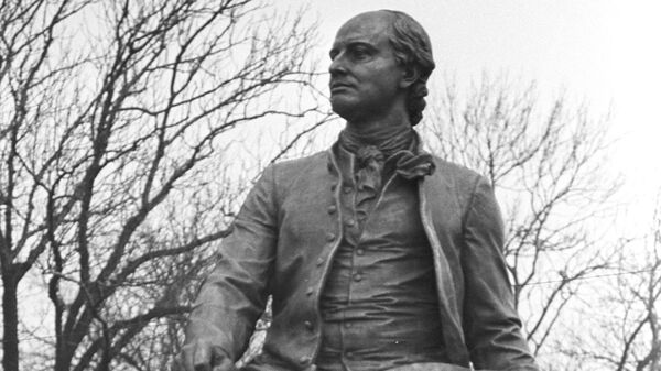 Памятник Михаилу Васильевичу Ломоносову (1711-1765) установлен у здания Ленинградского государственного университета в честь 275-летия со дня рождения русского ученого-энциклопедиста. Памятник Михаилу Васильевичу Ломоносову (1711-1765) установлен у здания Ленинградского государственного университета в честь 275-летия со дня рождения русского ученого-энциклопедиста.