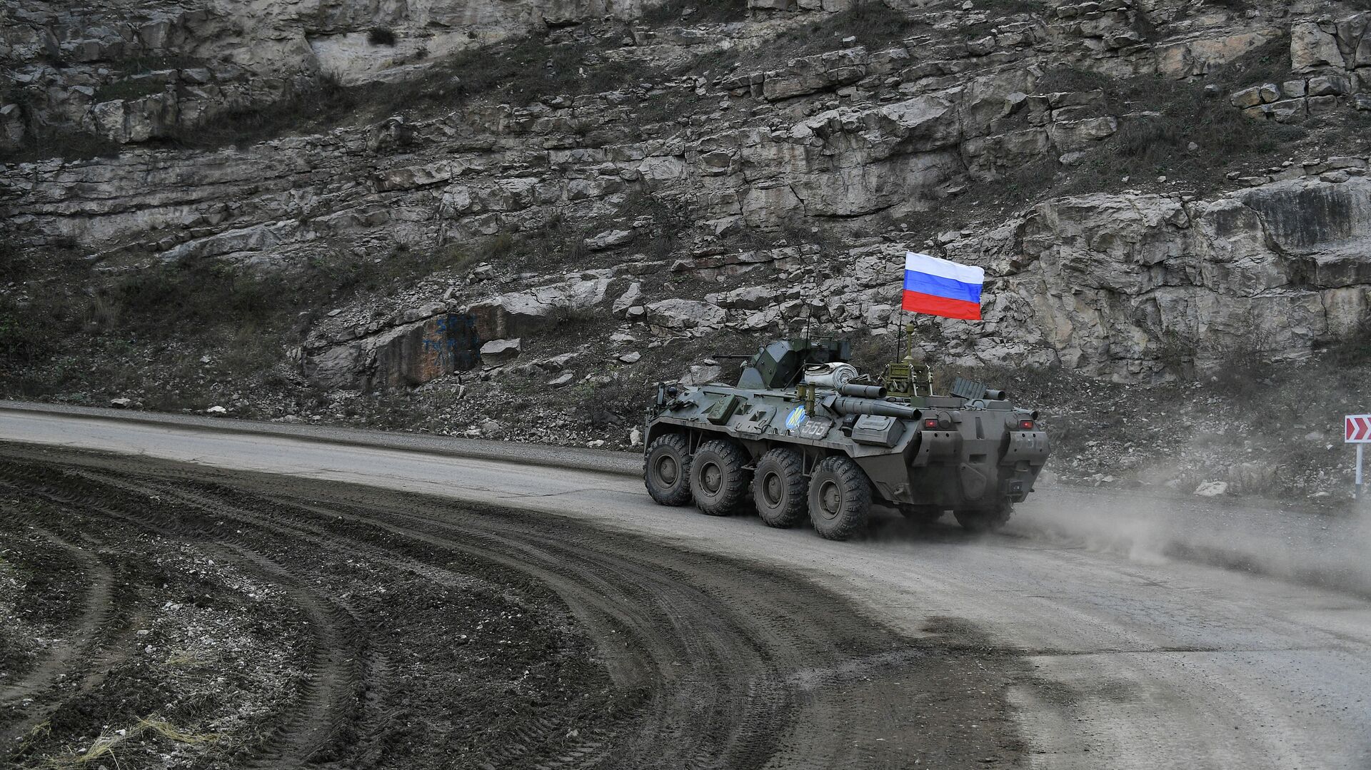 Военная техника российских миротворцев во время выполнения задач по инженерной разведке, разминированию местности, дорог и объектов в Карабахе Военная техника российских миротворцев во время выполнения задач по инженерной разведке, разминированию местности, дорог и объектов в Карабахе - РИА Новости, 1920, 02.12.2020