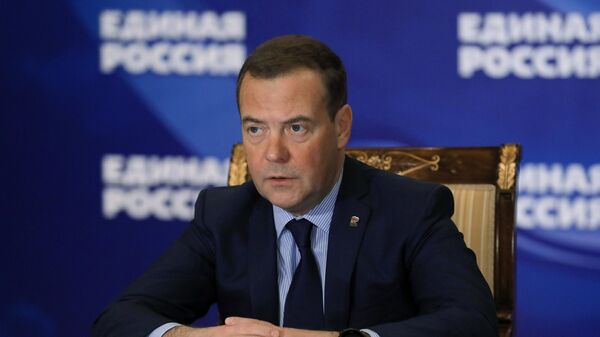Медведев назвал главную задачу ЕР в период пандемии