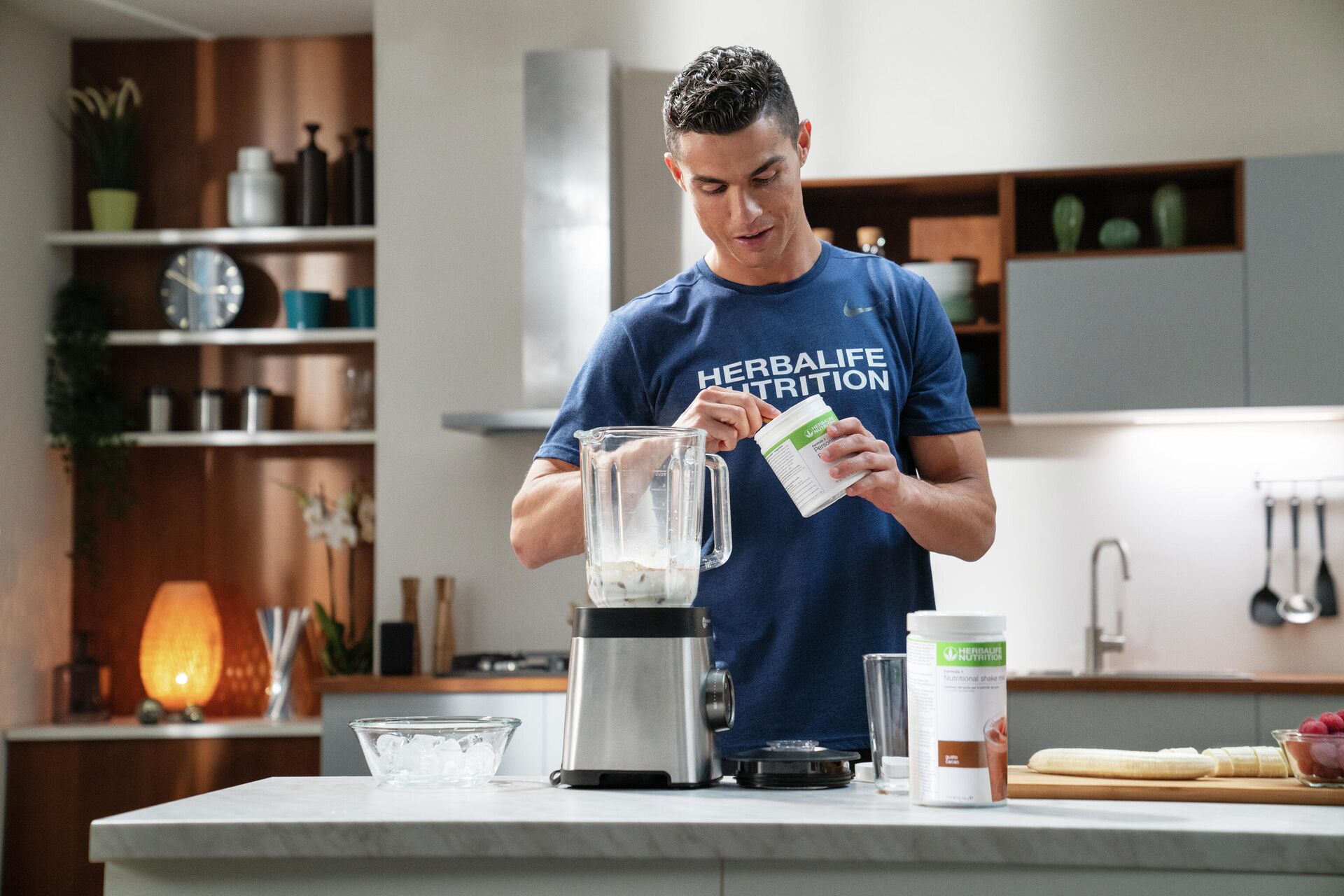 Криштиану Роналду — амбассадор Herbilife Nutrition Криштиану Роналду — амбассадор Herbilife Nutrition - РИА Новости, 1920, 27.11.2020