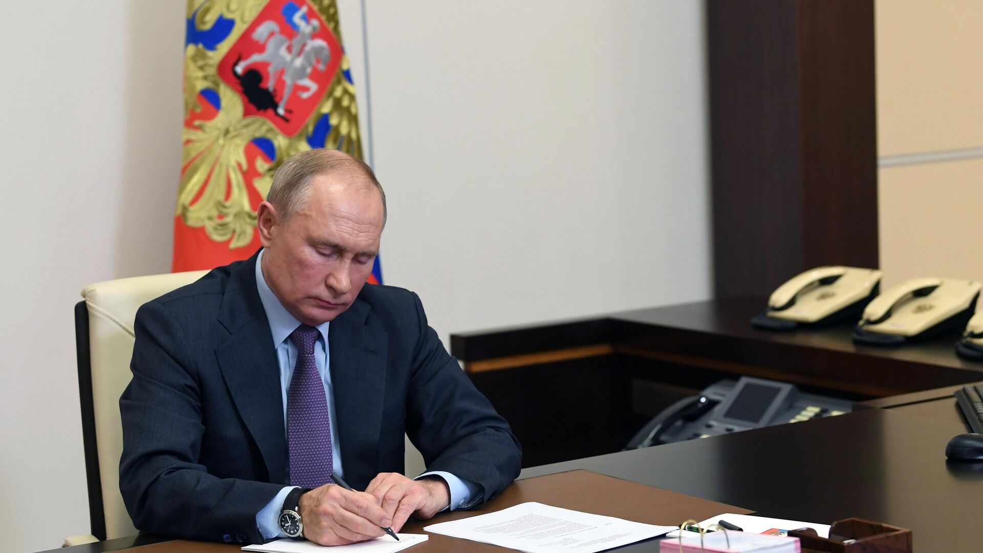 В Кремле опровергли информацию о двух идентичных кабинетах у Путина