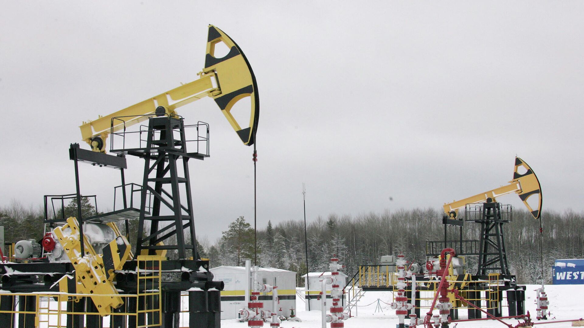 Приобское нефтяное месторождение в Ханты-Мансийском автономном округе Приобское нефтяное месторождение в Ханты-Мансийском автономном округе - РИА Новости, 1920, 08.03.2021