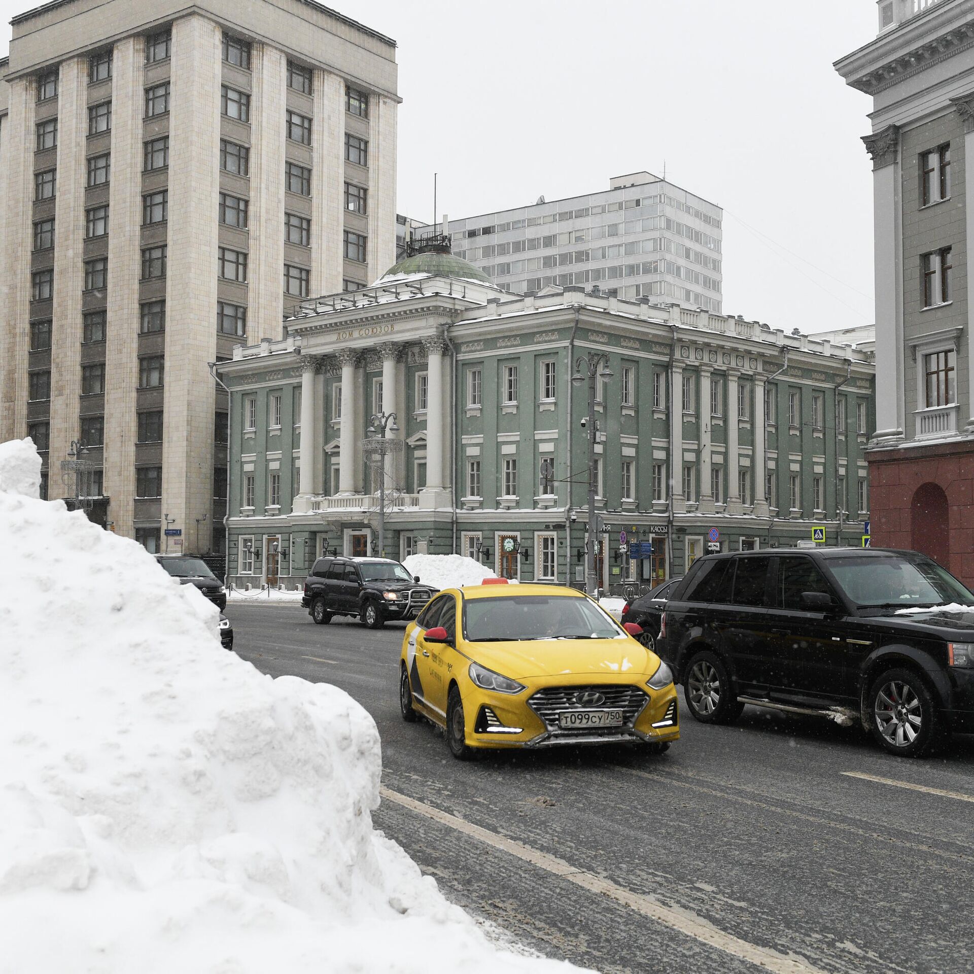 Московский попросить. Садовое кольцо в Москве в снегу.